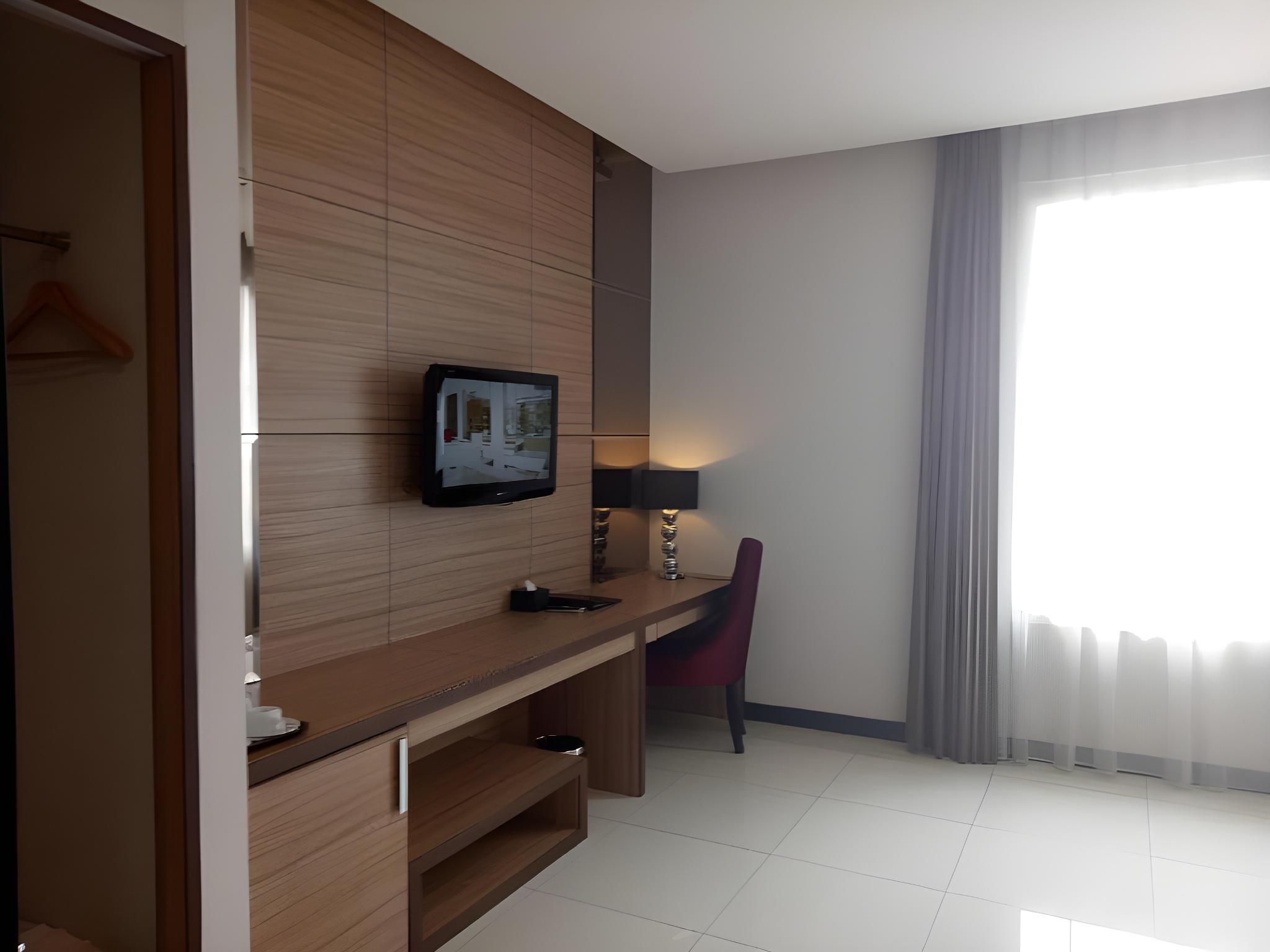 Hotel Royal Bogor Deluxe Balcony Double Bed 3