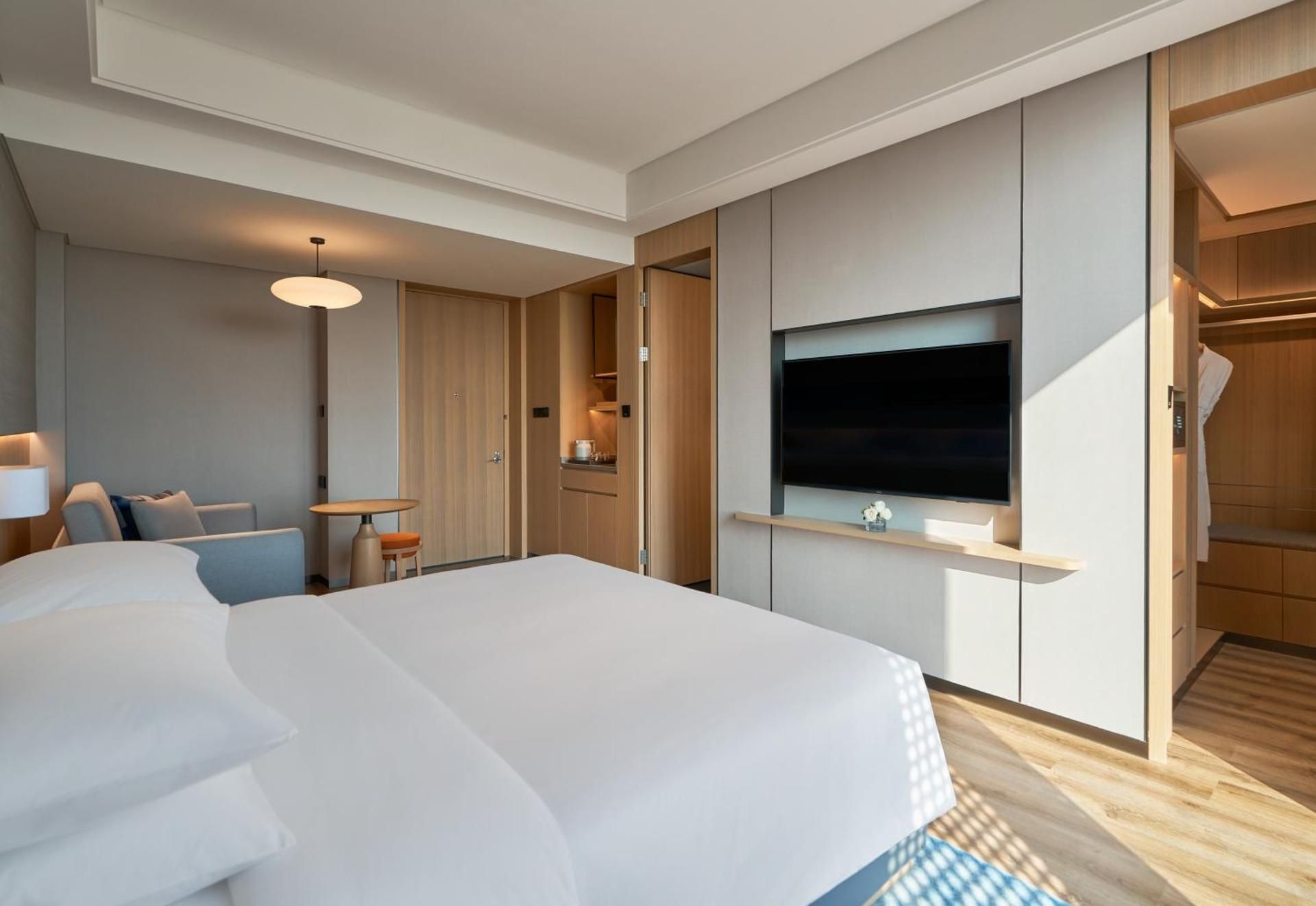 King Bed (with sofa bed)