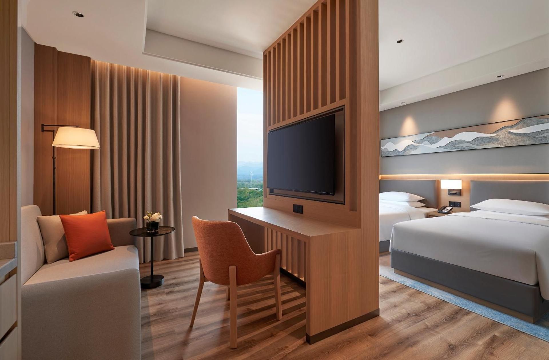 Two Twin Beds (with Sofa Bed)