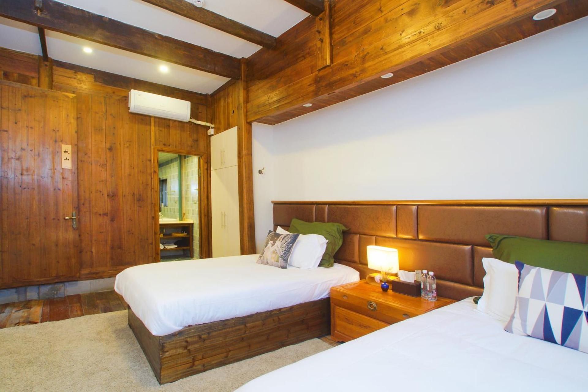 Smiling Twin Room