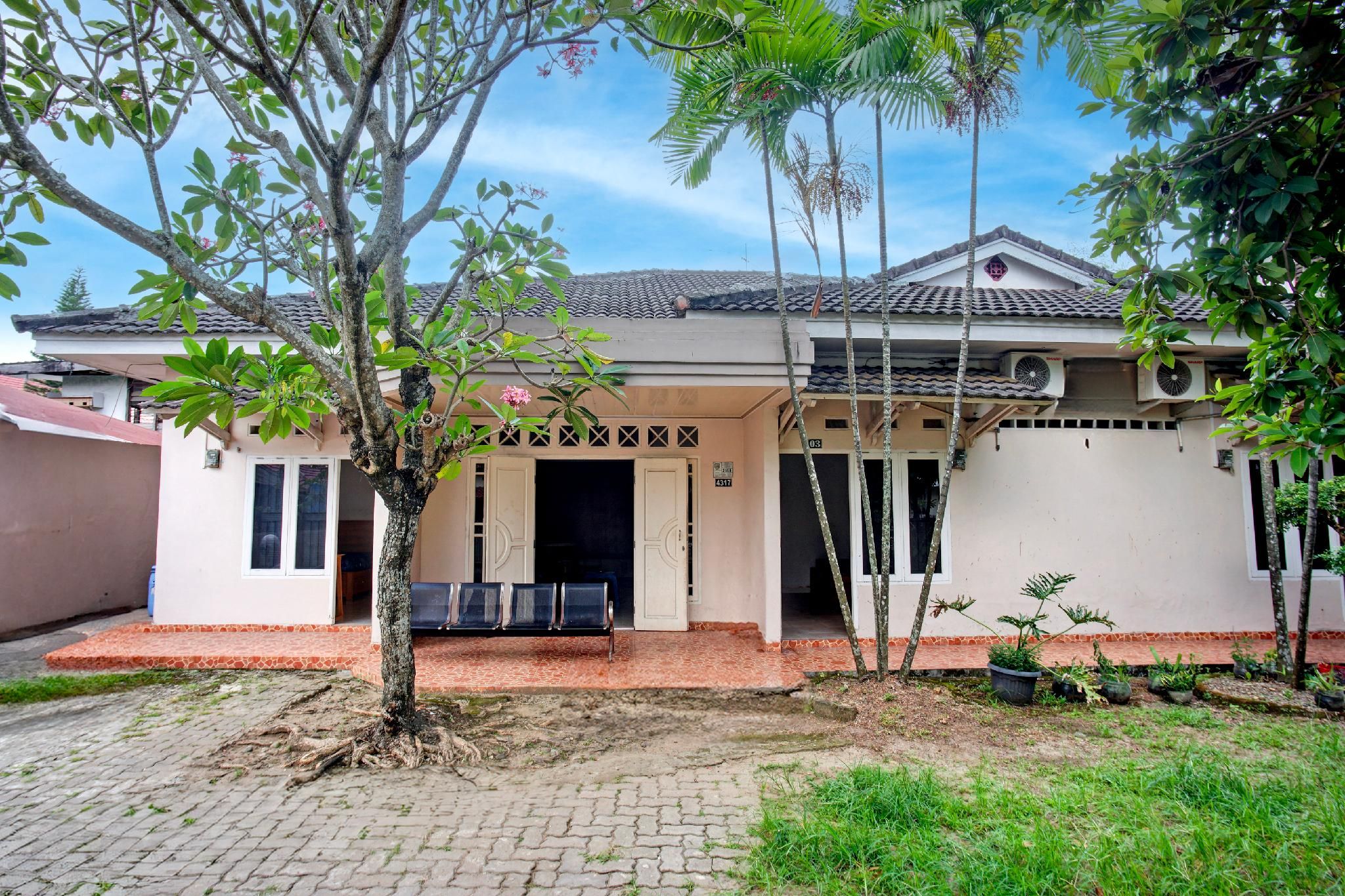 OYO 94690 Twin Kostel