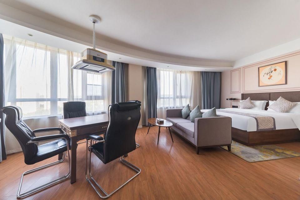 Queen Deluxe Room