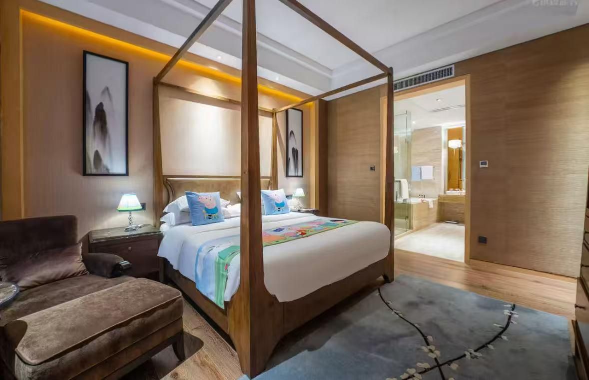 Family Room with Nature - Kid-Friendly