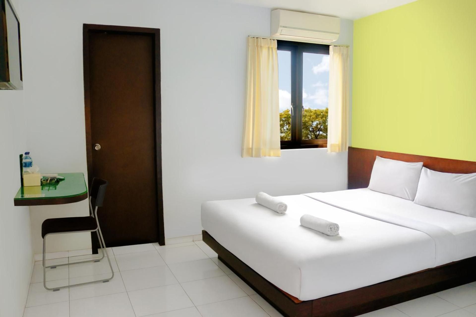 LeGreen Suite Ratulangi Green Room