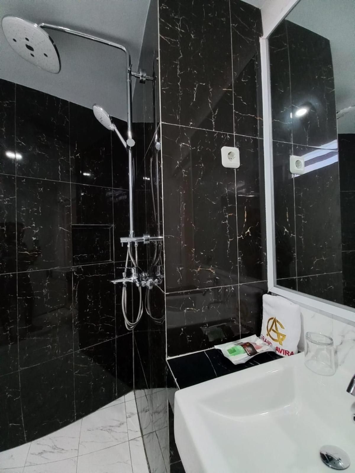 GRAND AVIRA HOTEL AMBON Suite Room 2