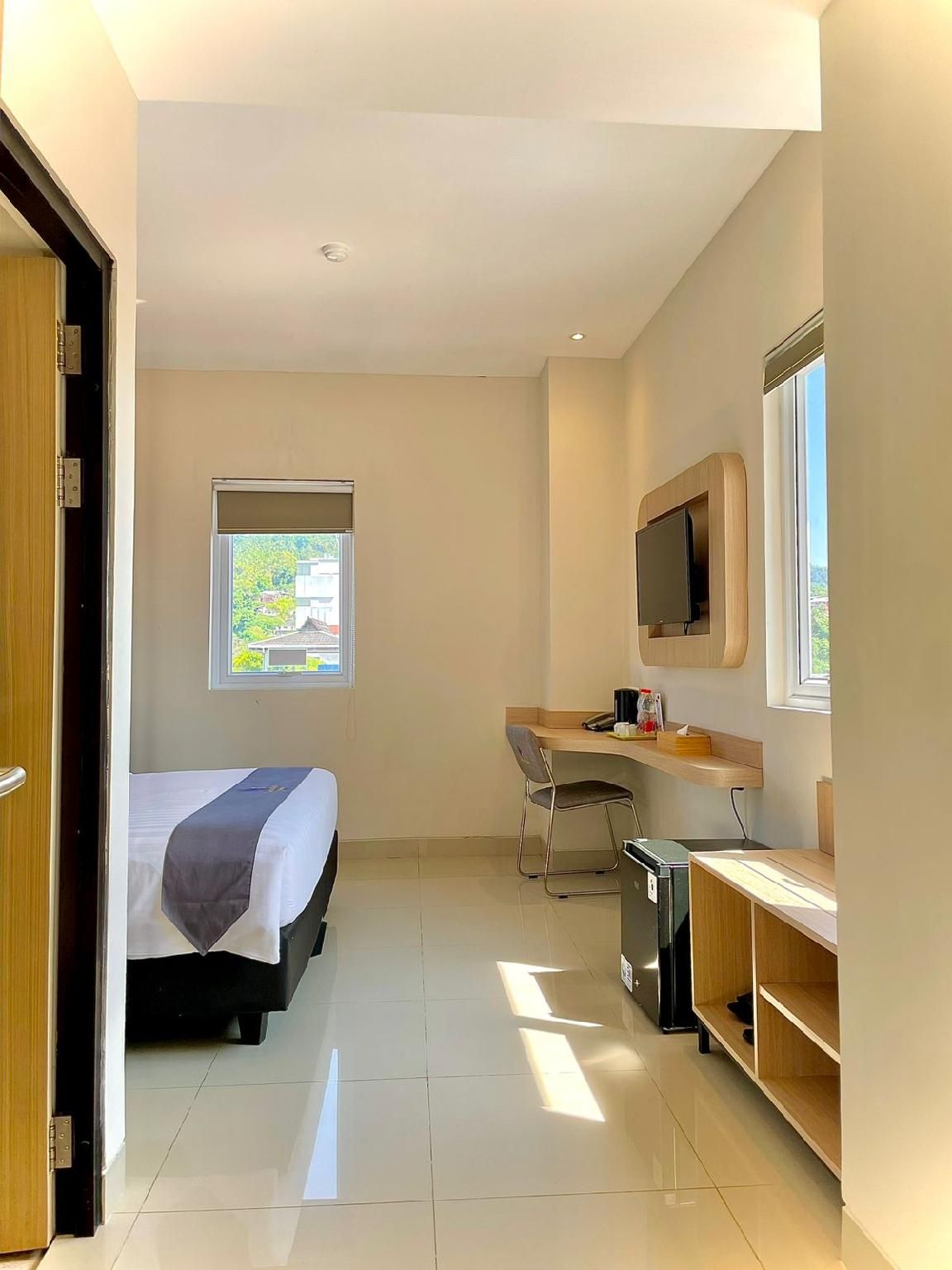 Kamari Hotel Ambon Deluxe Suite 3