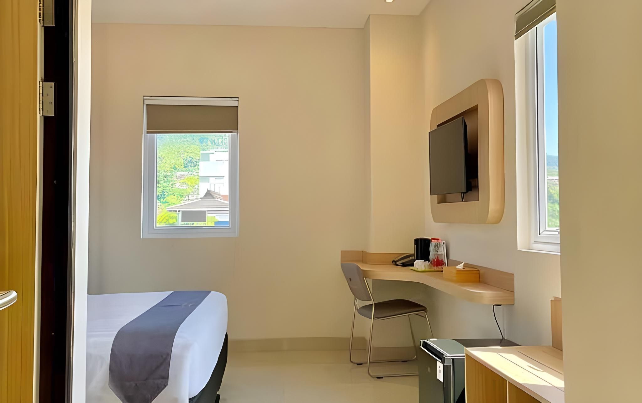 Kamari Hotel Ambon Grand Deluxe Room 3