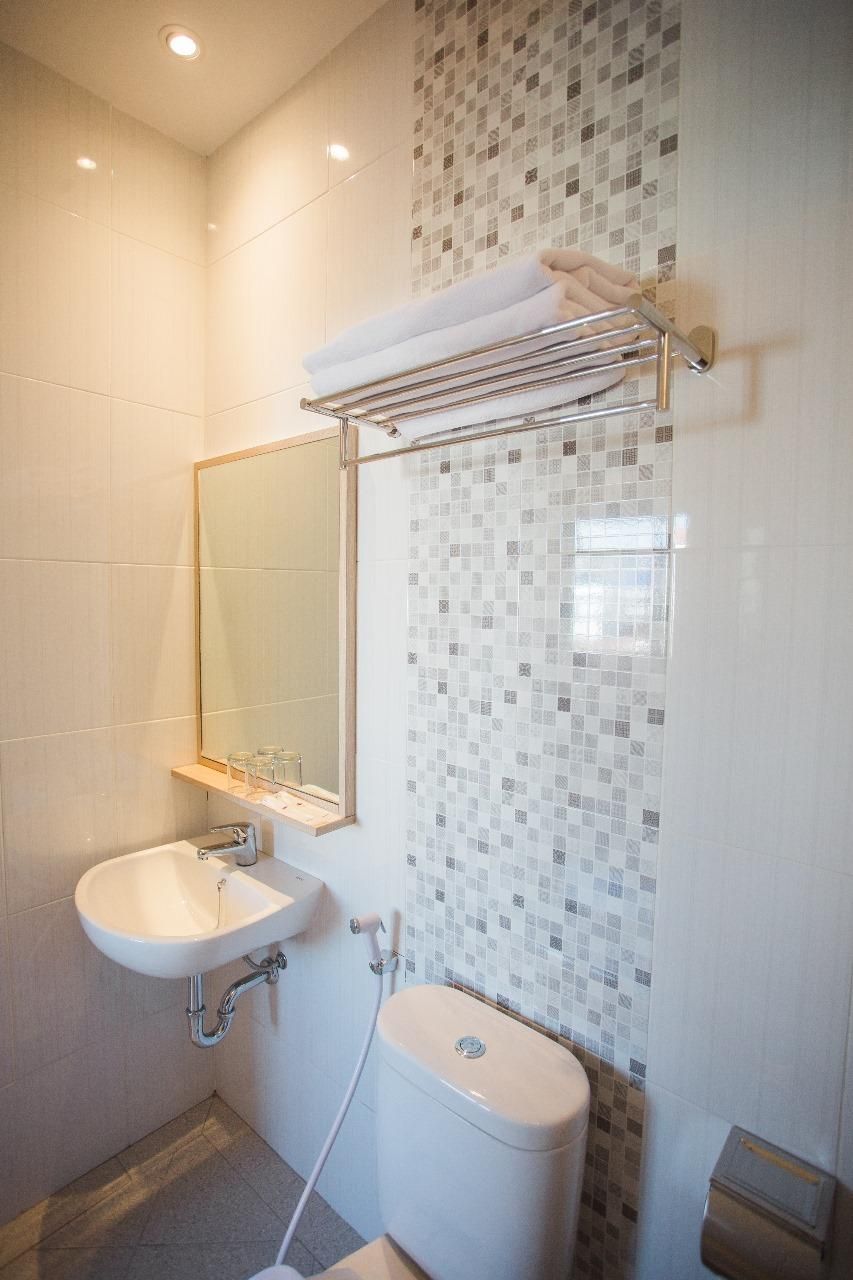 Kamari Hotel Ambon Grand Deluxe Room 2