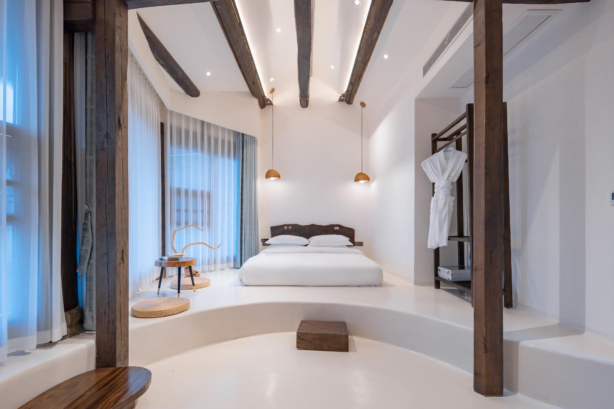 Tatami Queen Room
