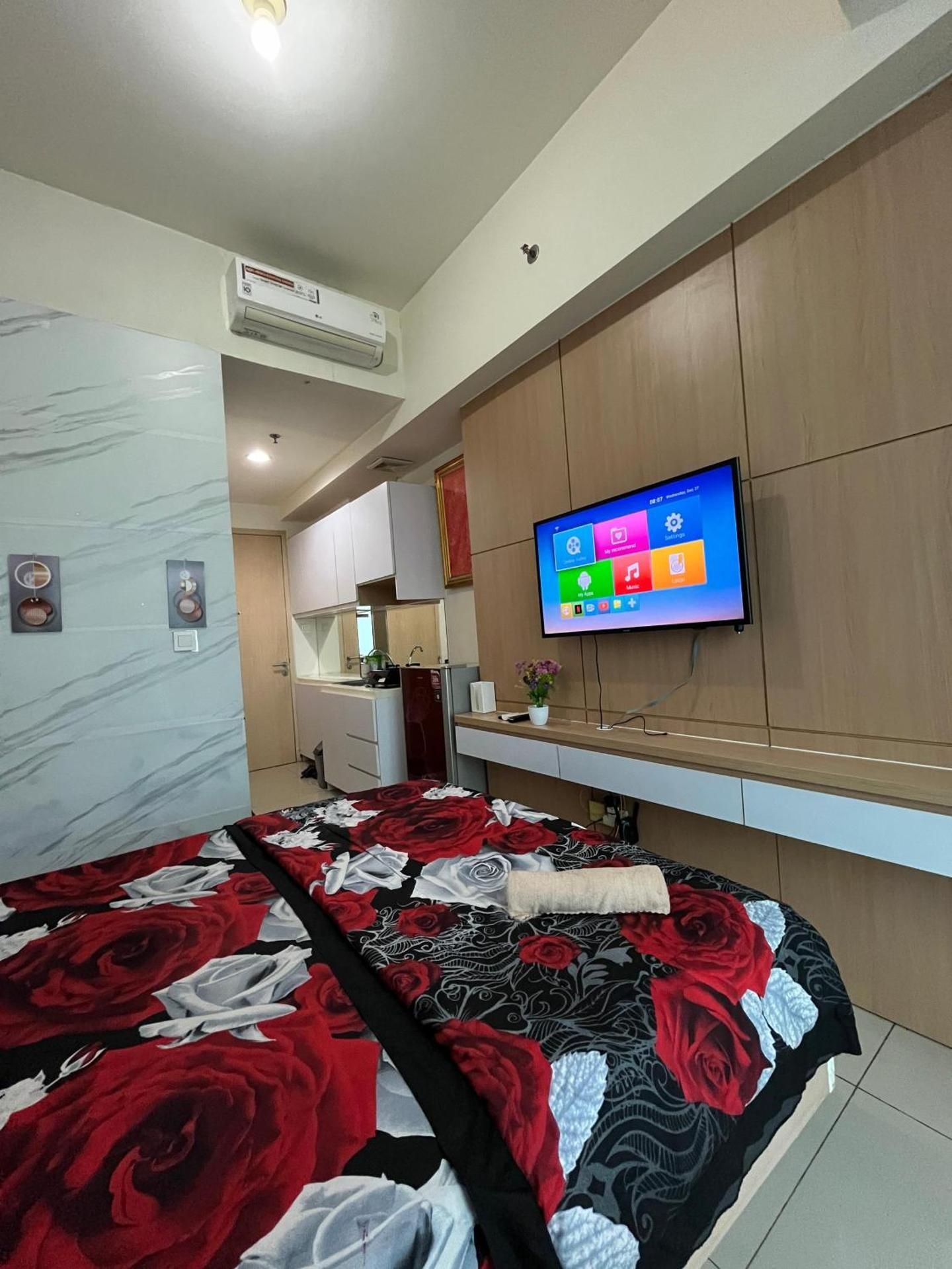 Studio Apartment with King Bed