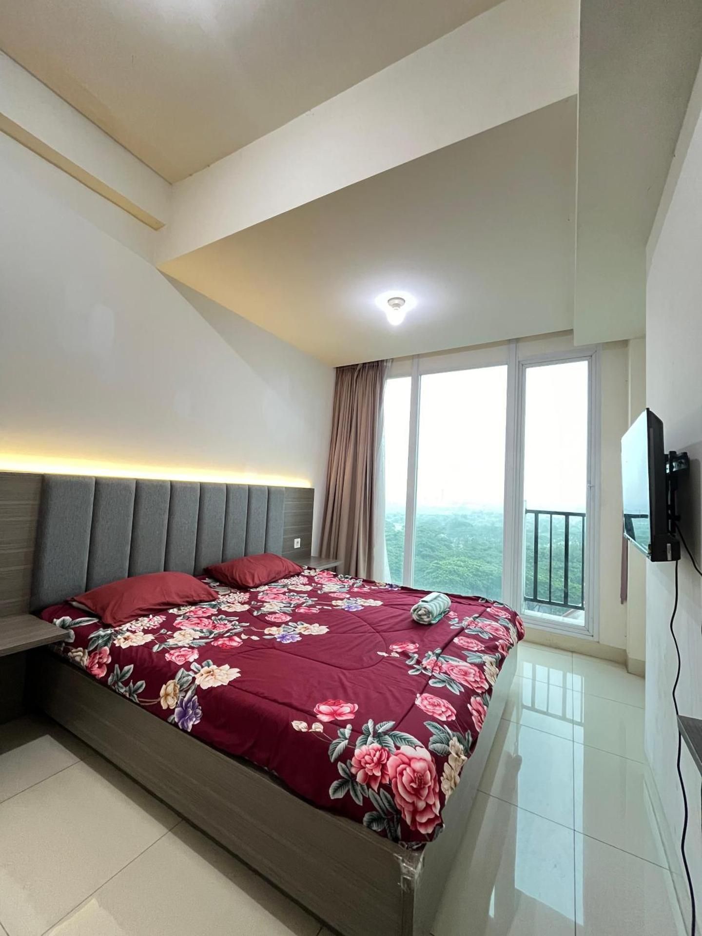 Studio Apartment with King Bed