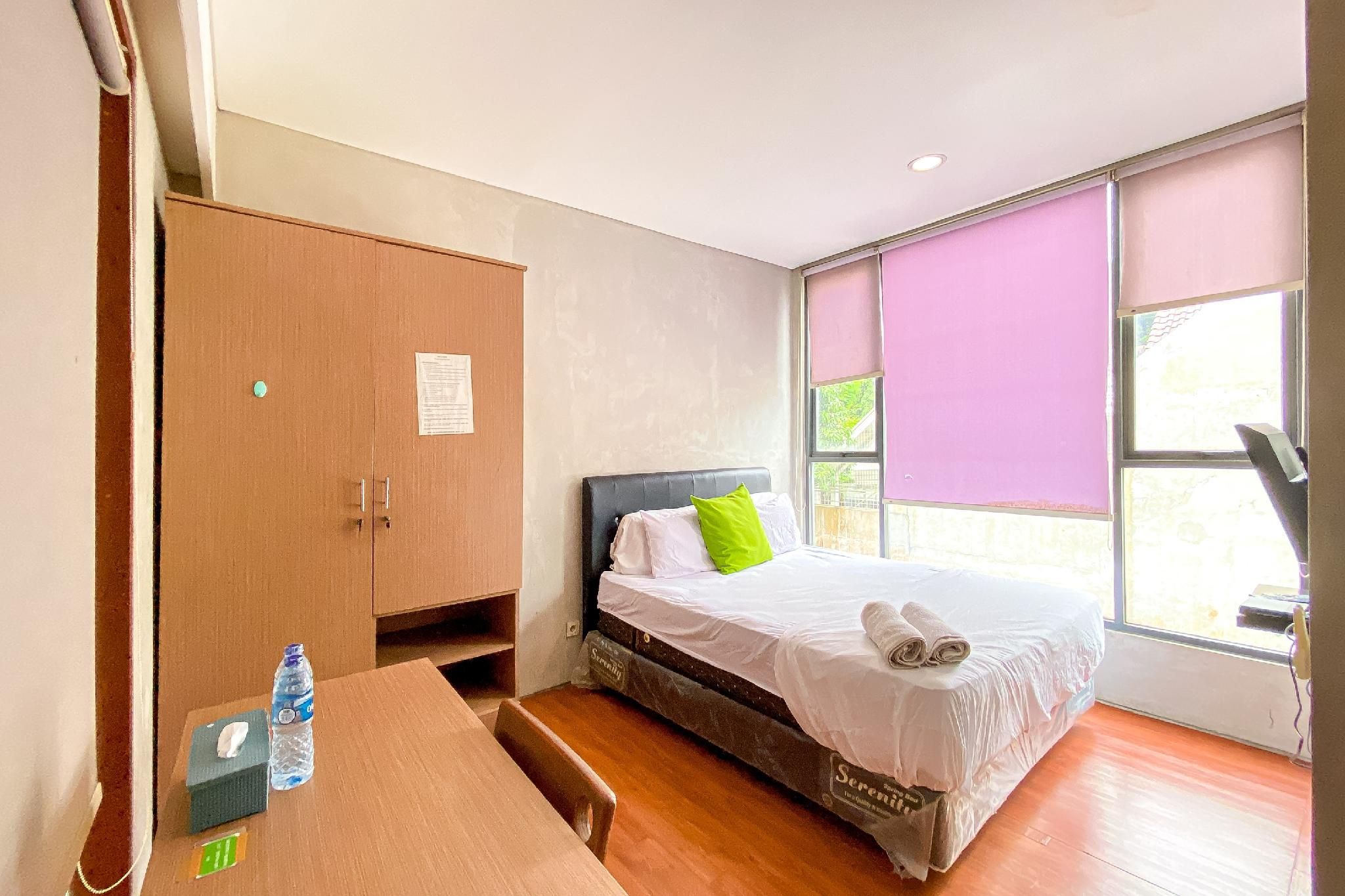 Urbanview Hotel The Lodge Karawaci Standard Room