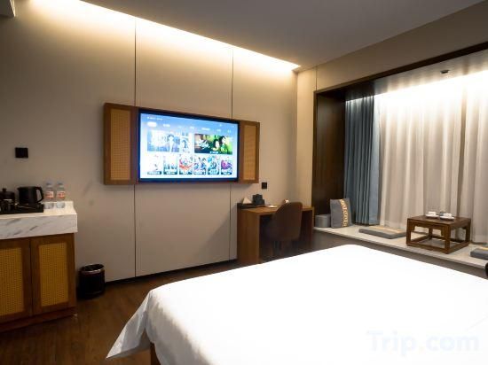 Huafeng Hotel Superior Guest Room, Guest room, 1 King 3
