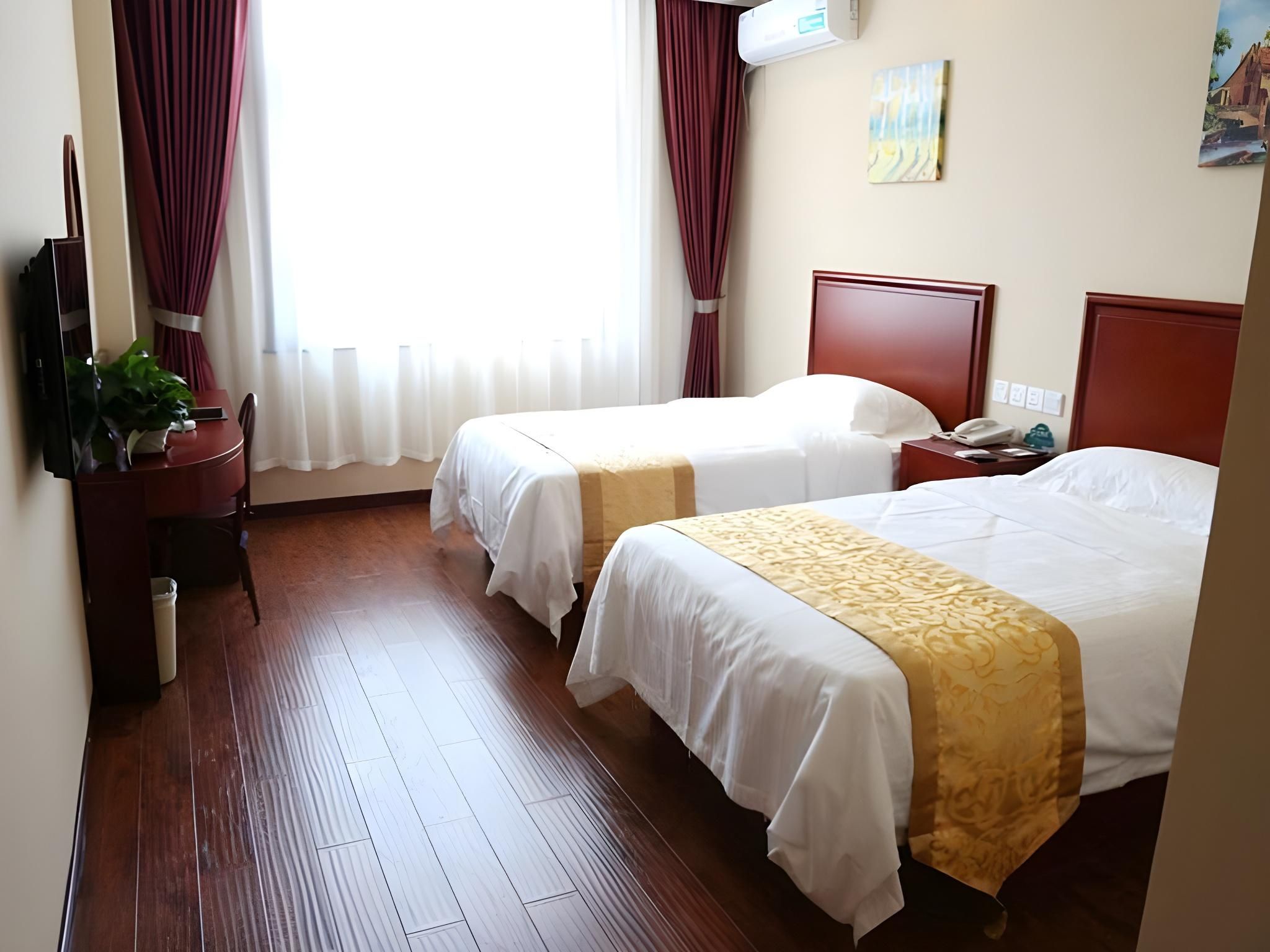 Twin Bed Room