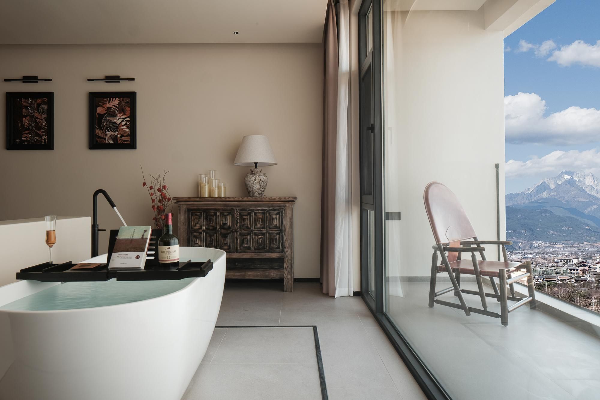 Larger Guest room, 1 King