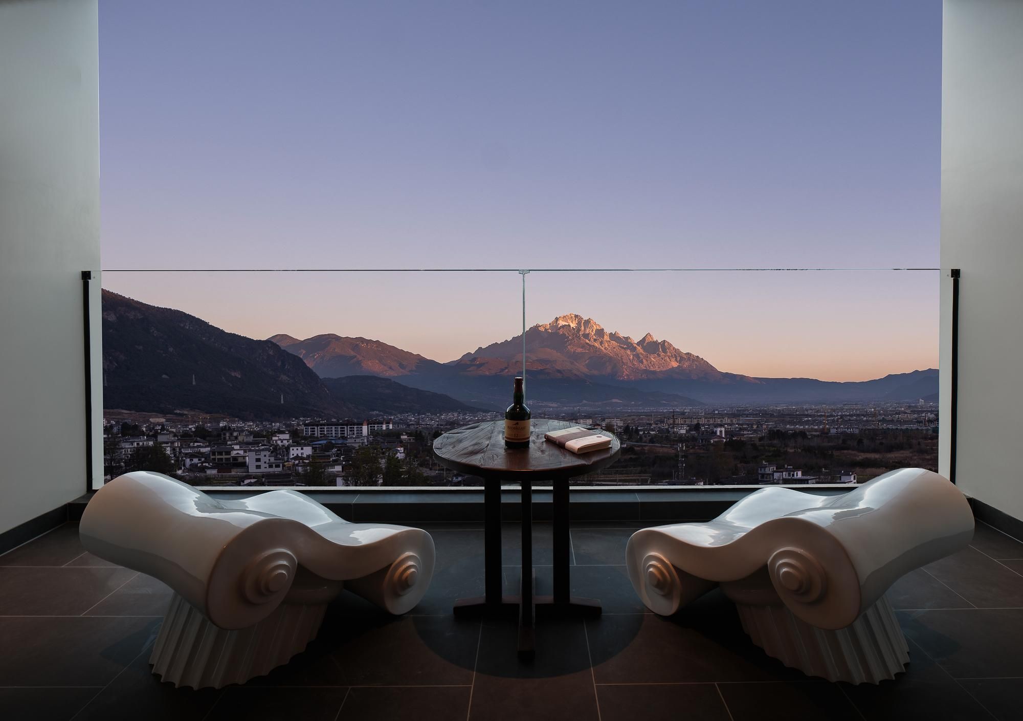 Suite Balcony and Mountain View