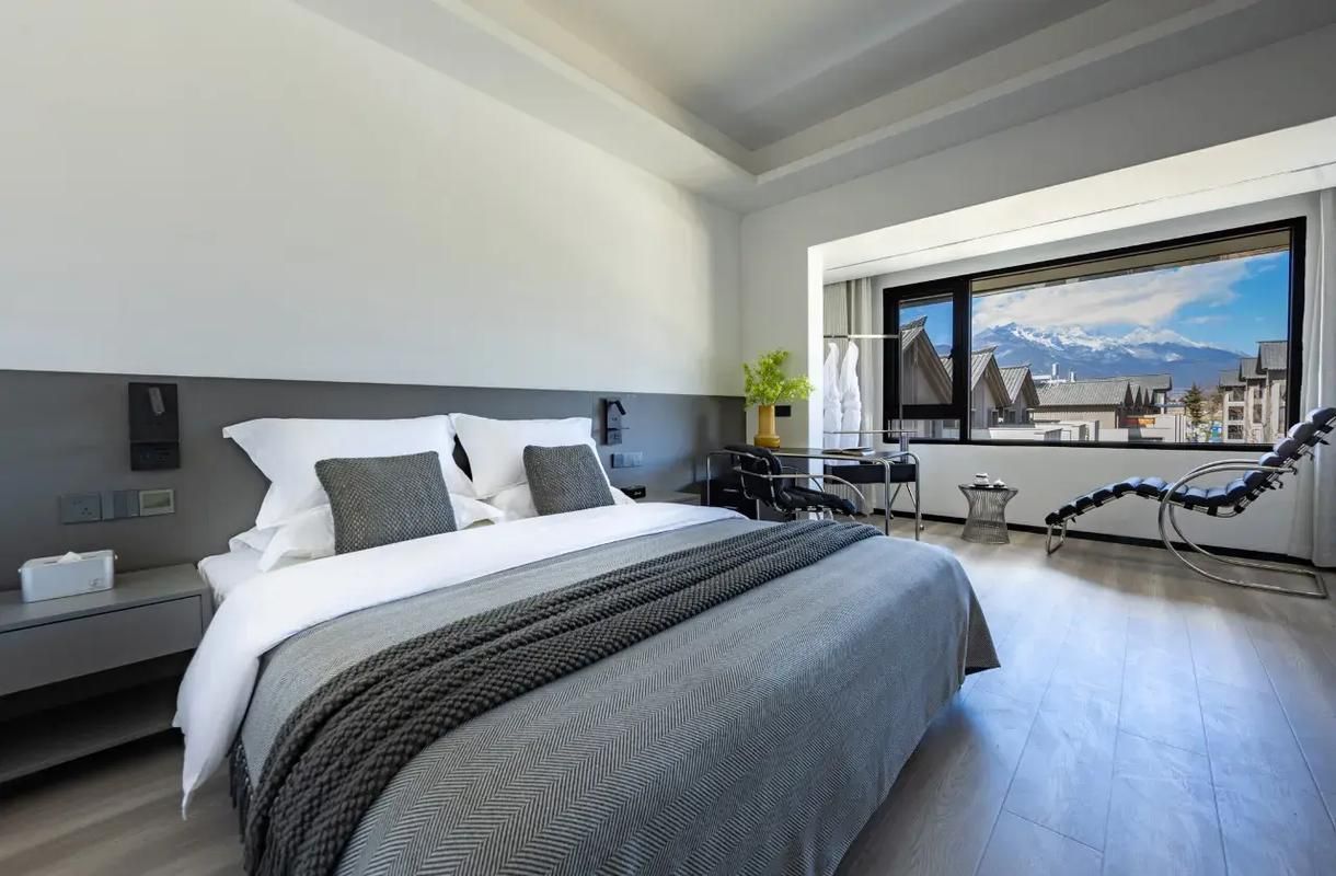 Queen Room with View