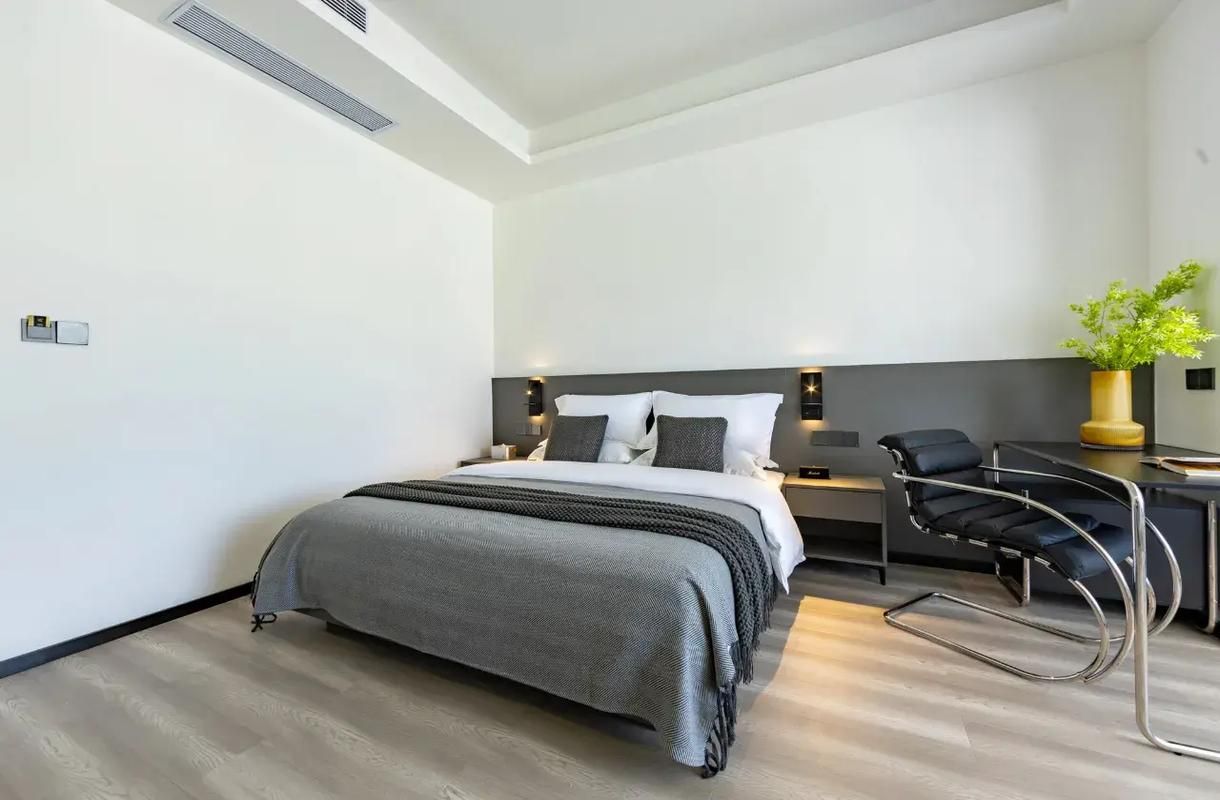 Queen Room with View