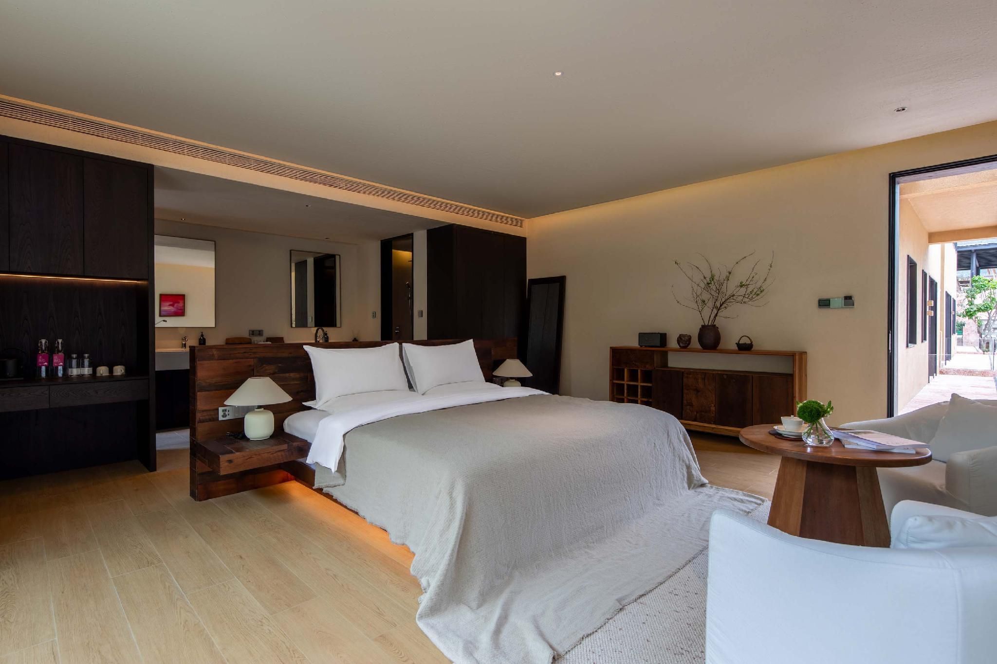 Garden View King Room with Terrace