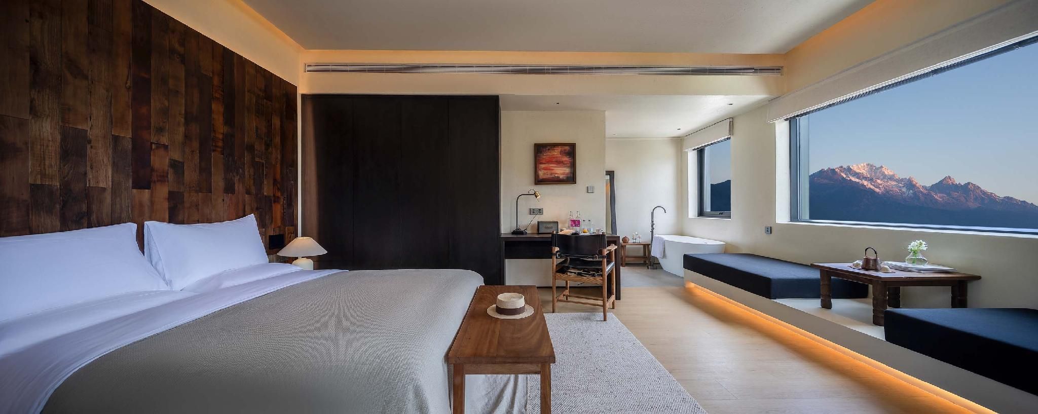 Mountain View Queen Room