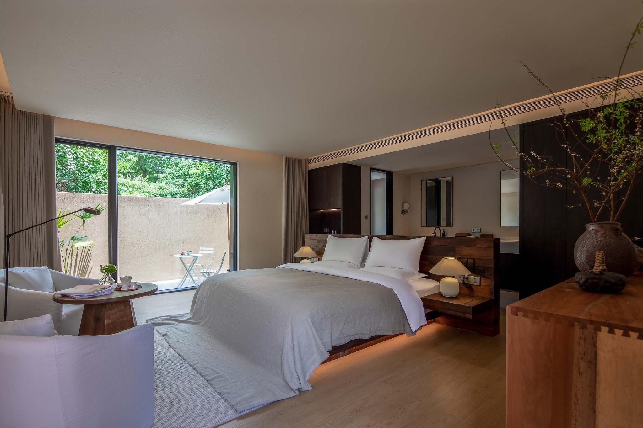 Garden View King Room with Terrace