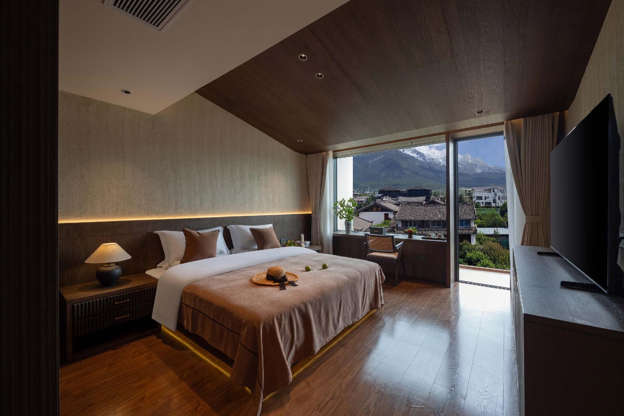 Superior King Room with Patio