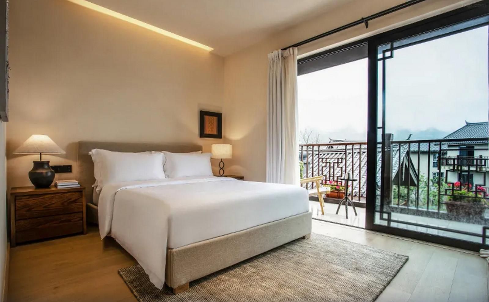 Suite with Mountain View