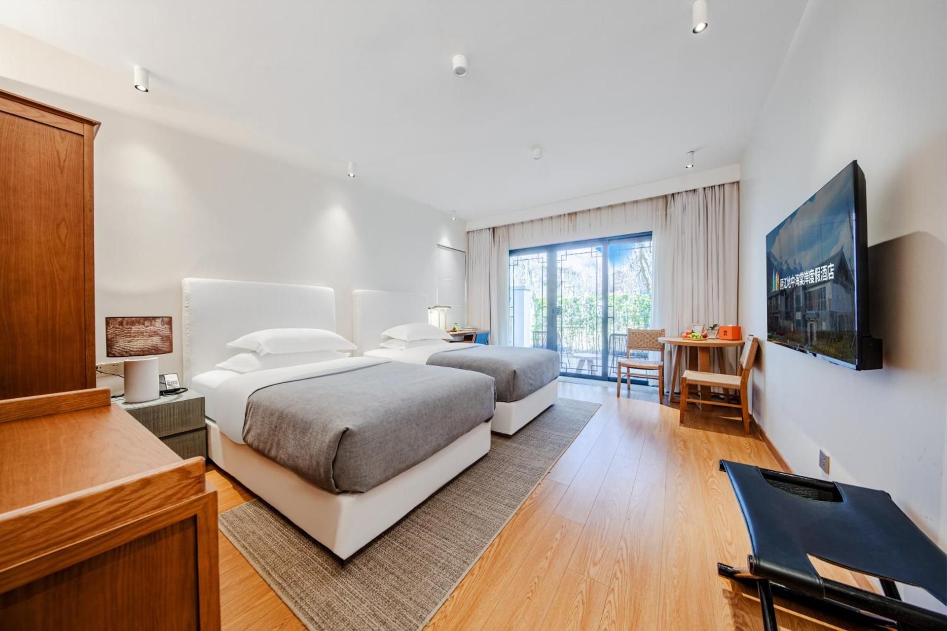 Twin Room with Mountain View