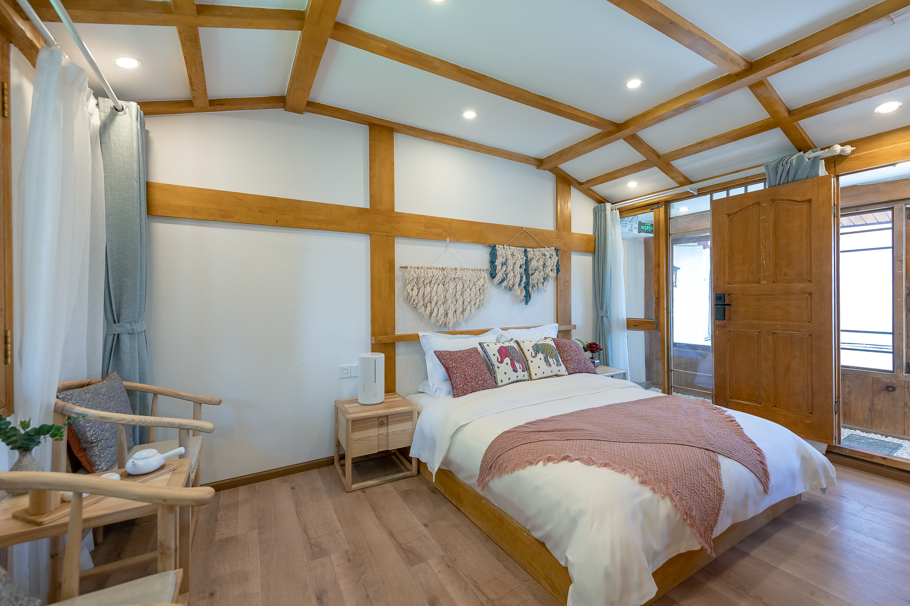 Warm Queen Room