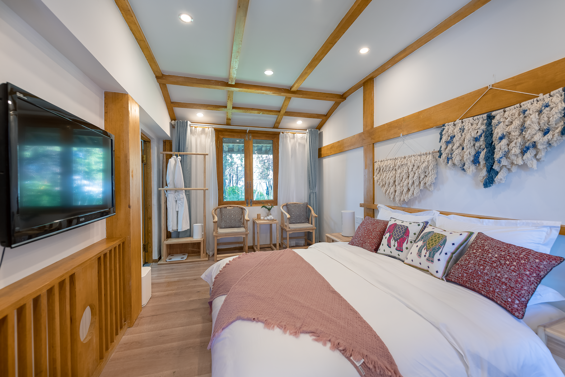 Warm Queen Room