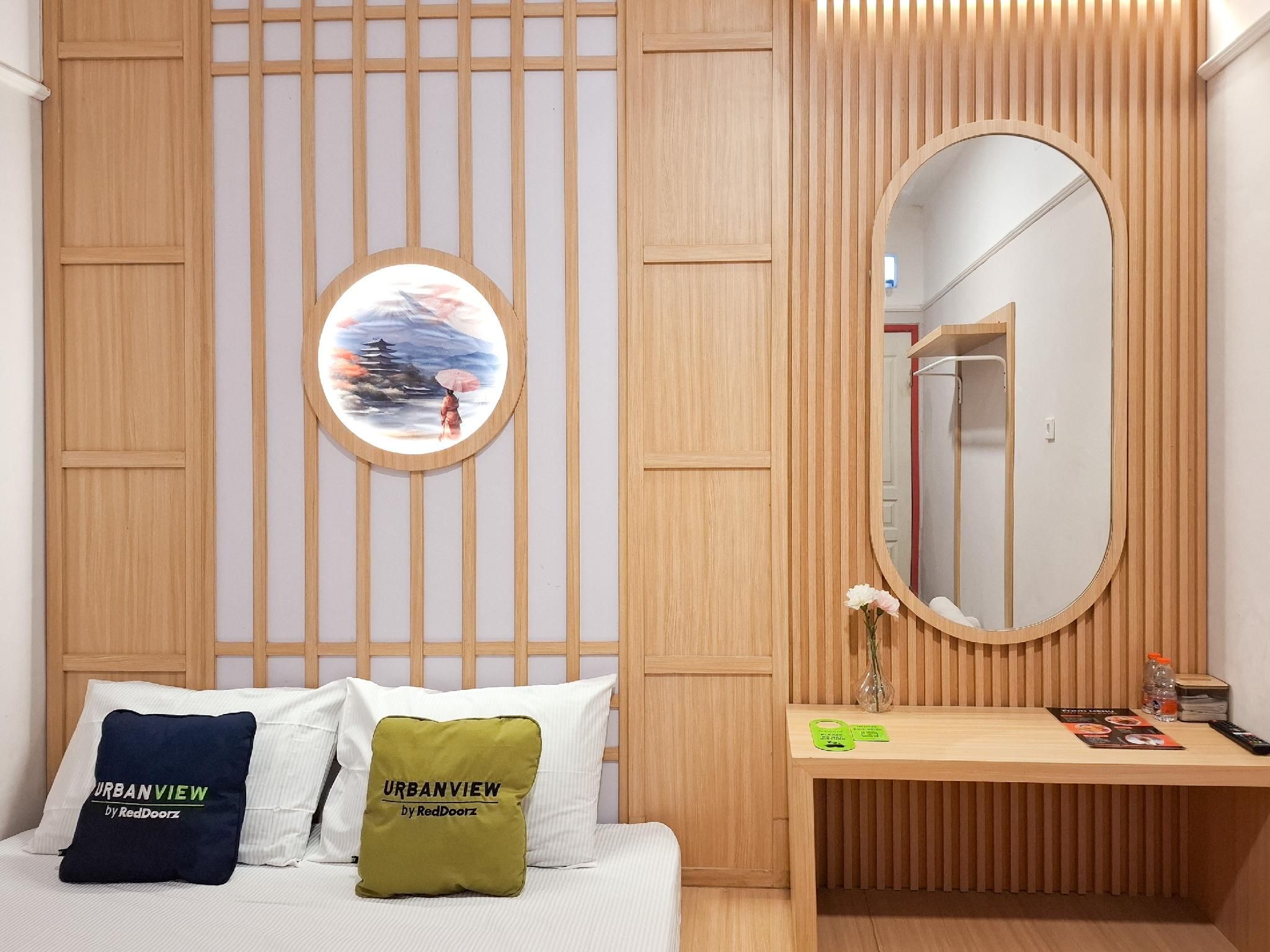 Urbanview Livy House Blitar Suite Room 3