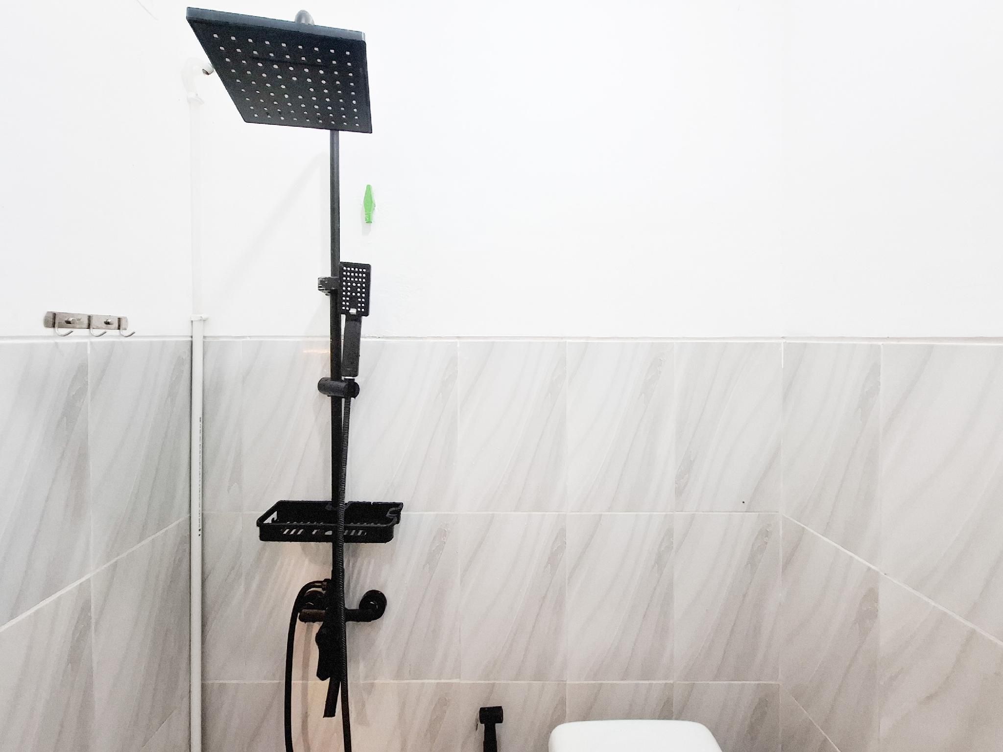 Urbanview Livy House Blitar Superior Twin Room