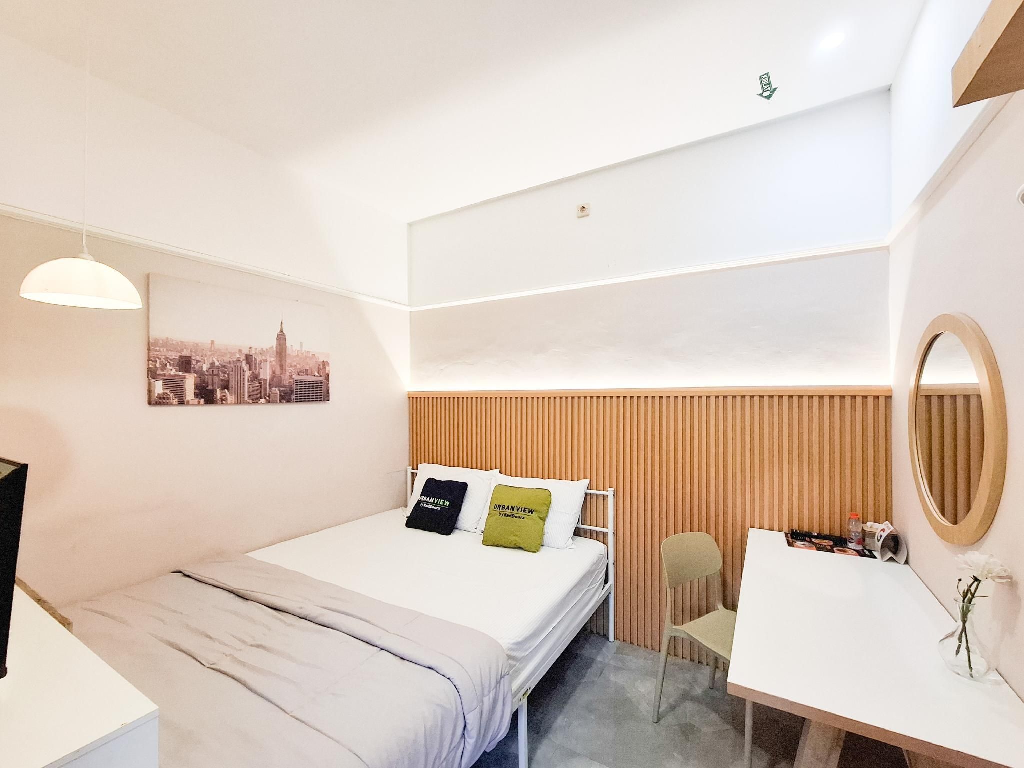 Urbanview Livy House Blitar Superior Room