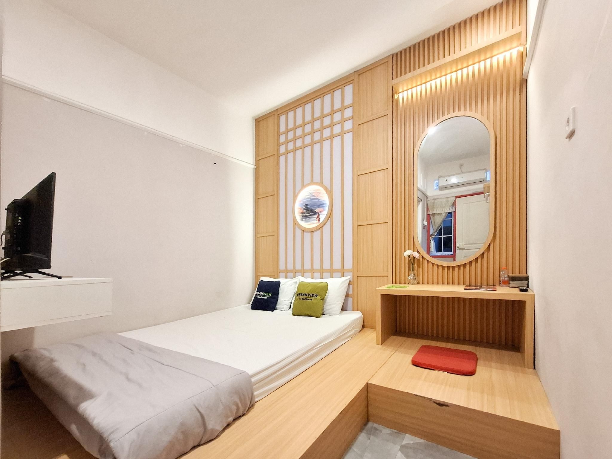 Urbanview Livy House Blitar Suite Room