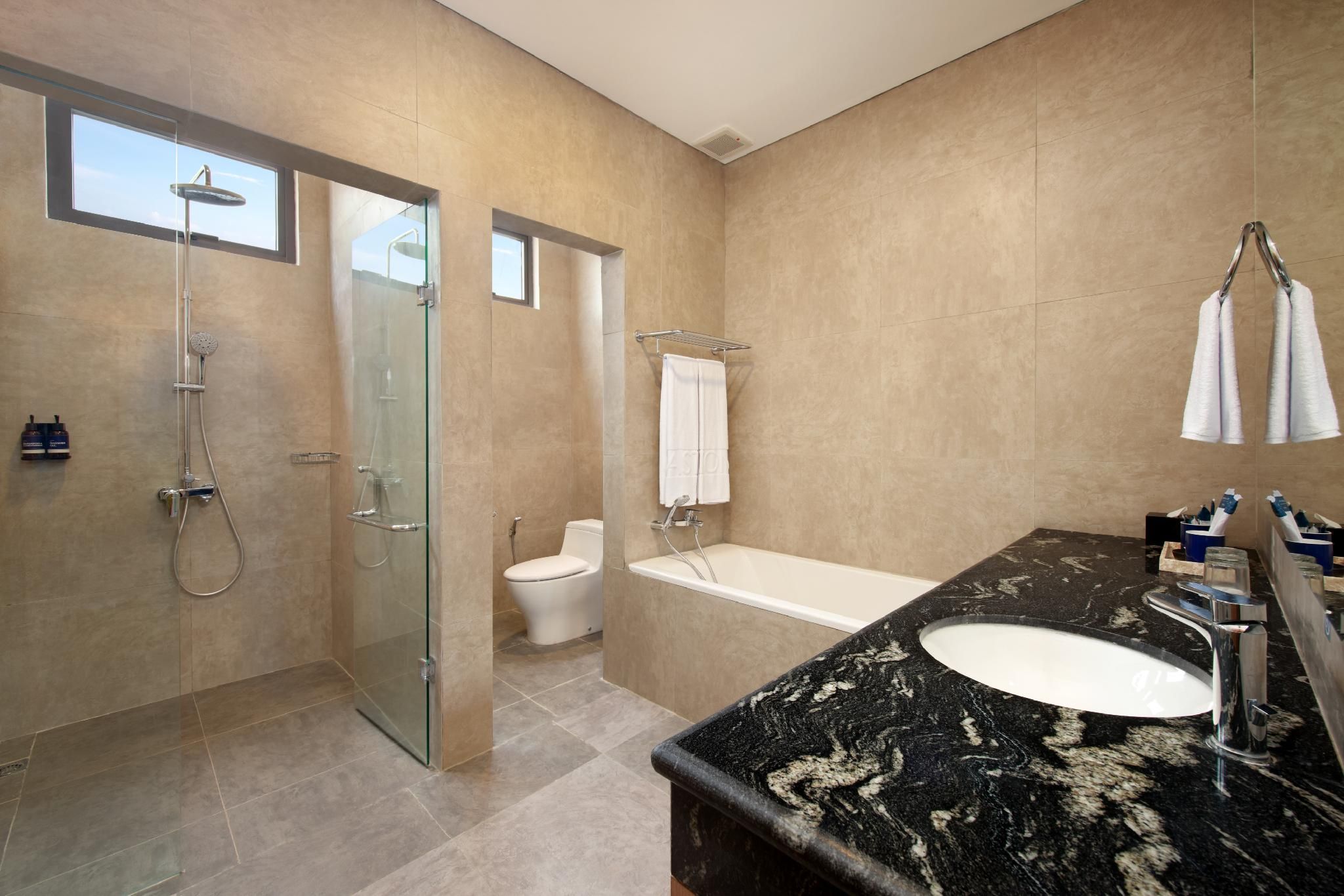 Aston Palu Hotel & Conference Center Penthouse 3