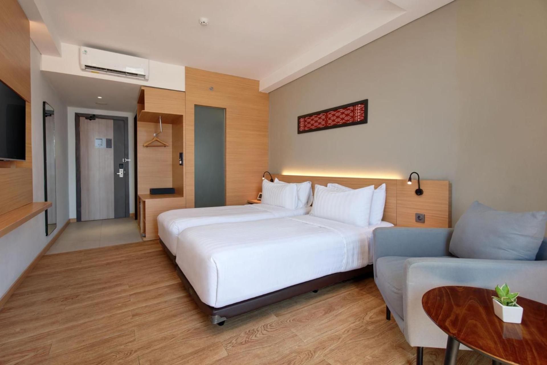 Harper Kupang Deluxe Pool Access