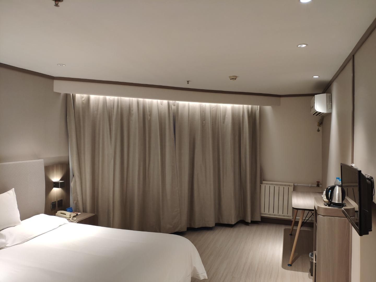 Huazhu - Superior T Bed Room