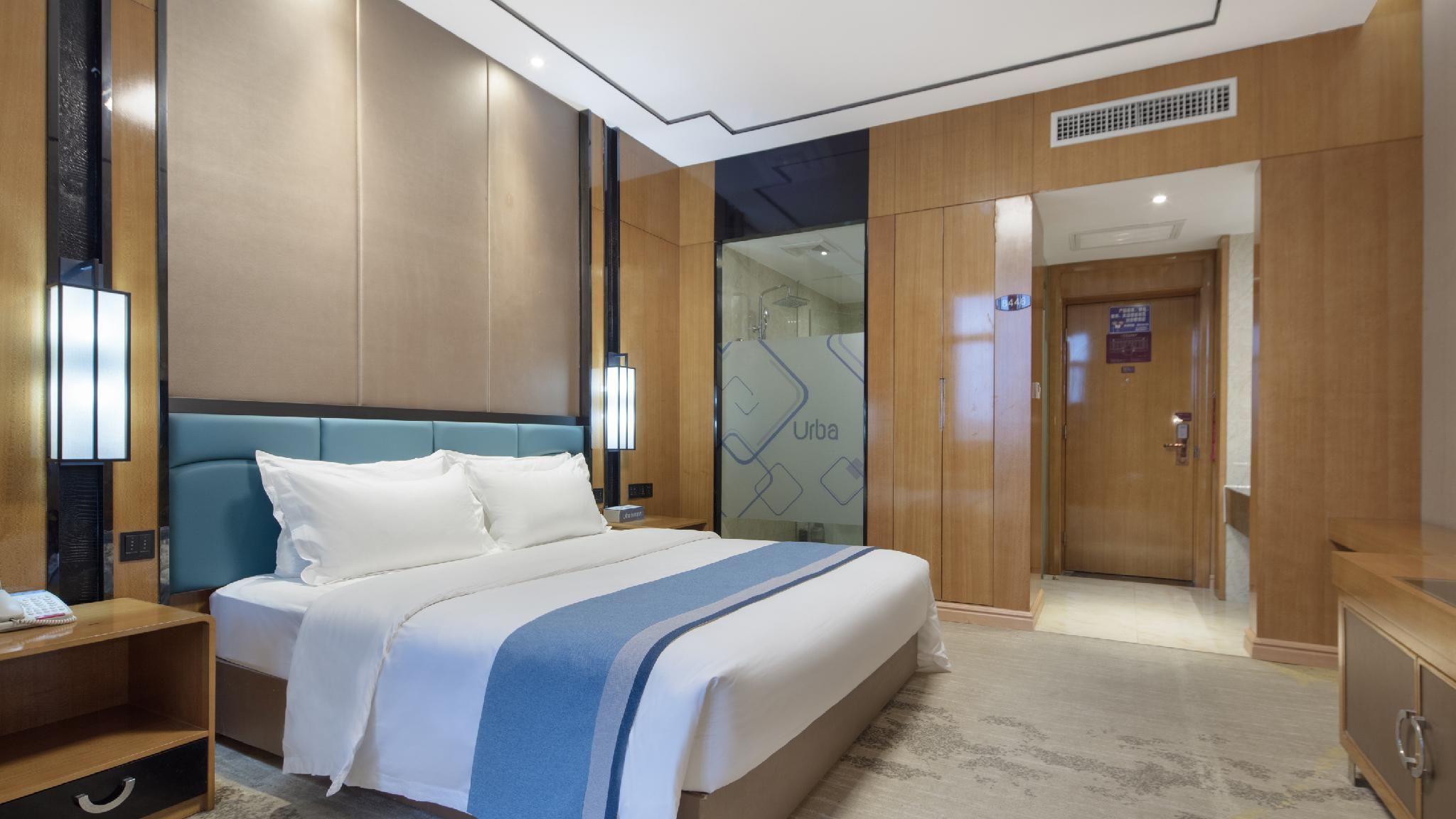 Room with Queen Bed