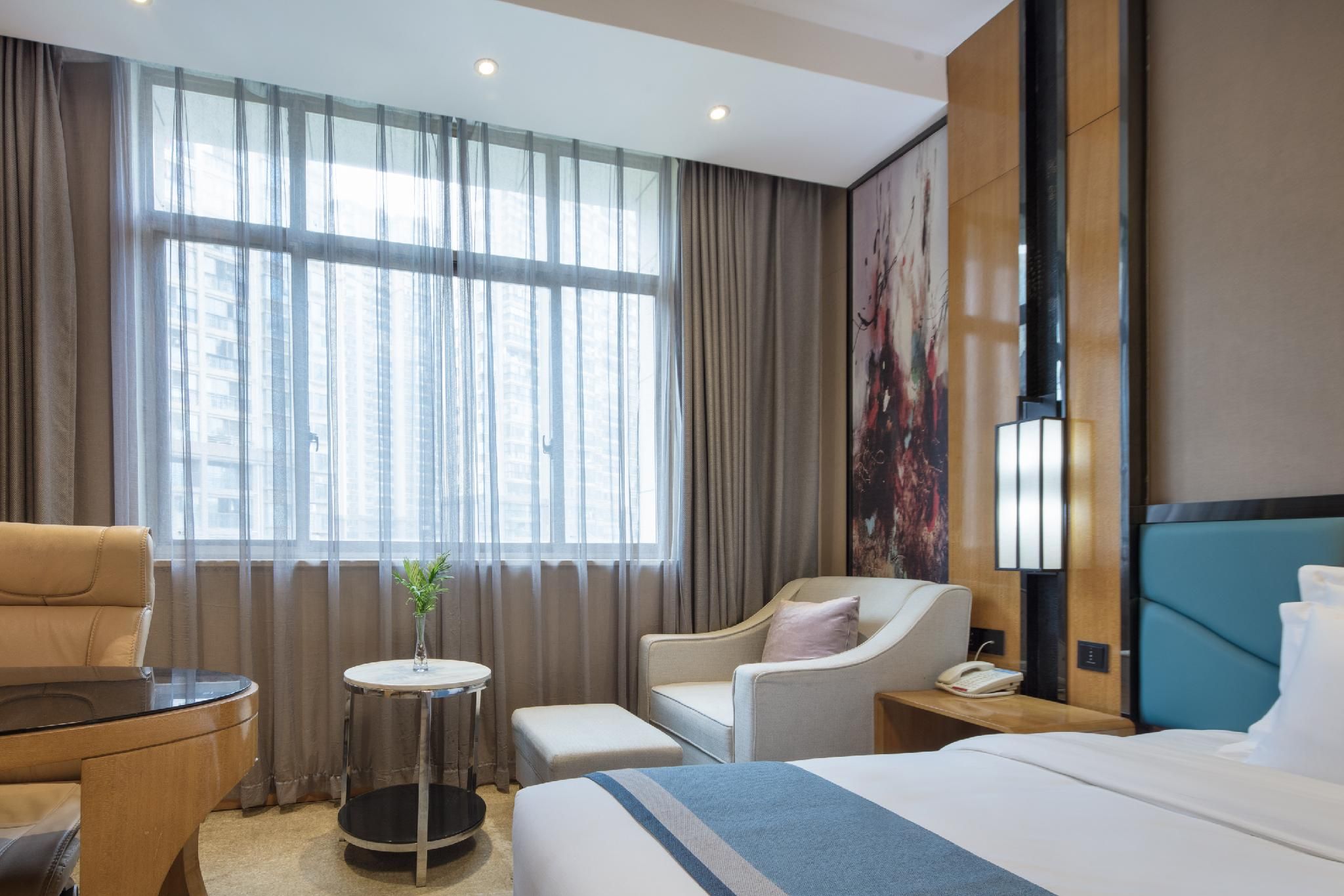 Round Bed Room