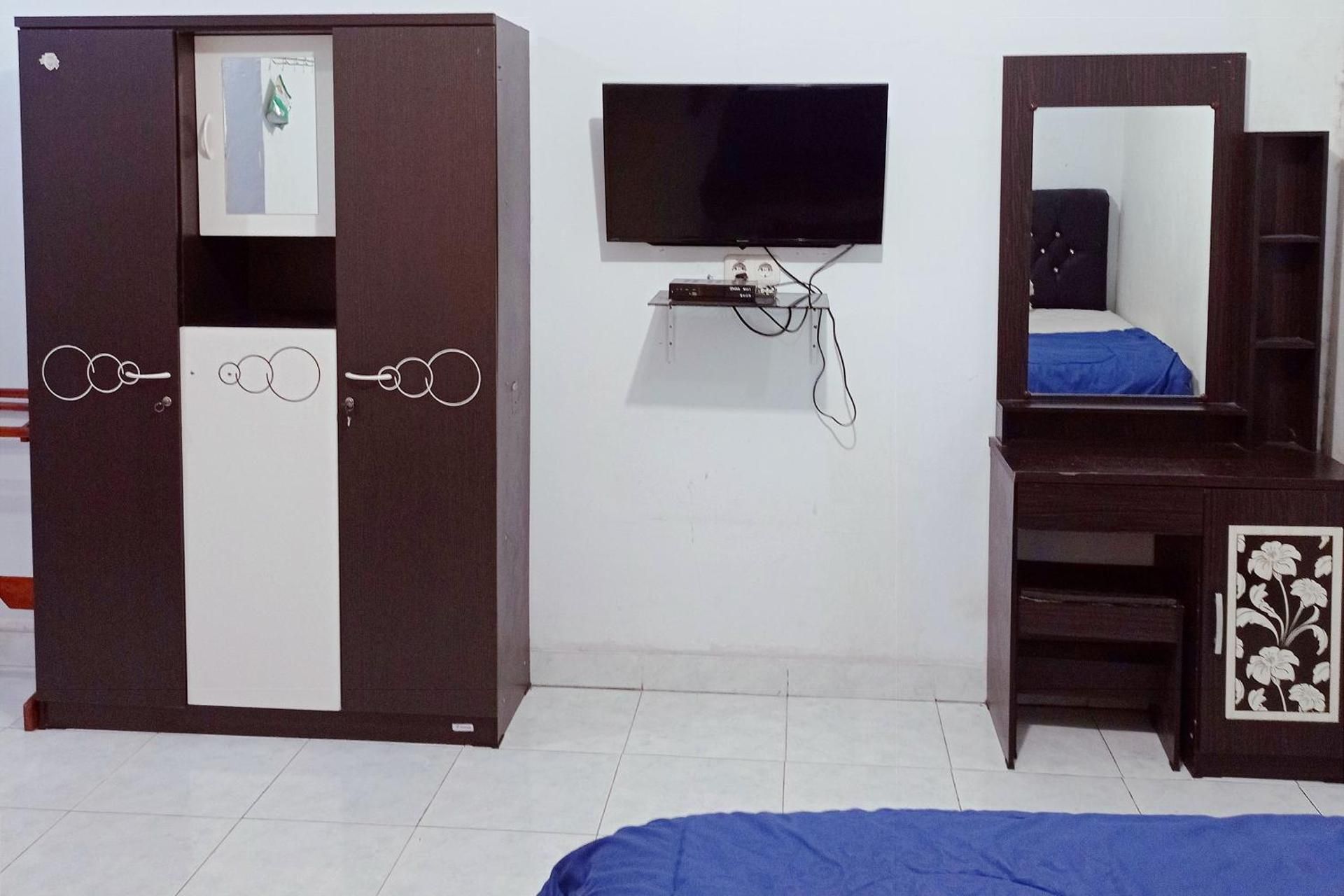 RedDoorz Twin Room