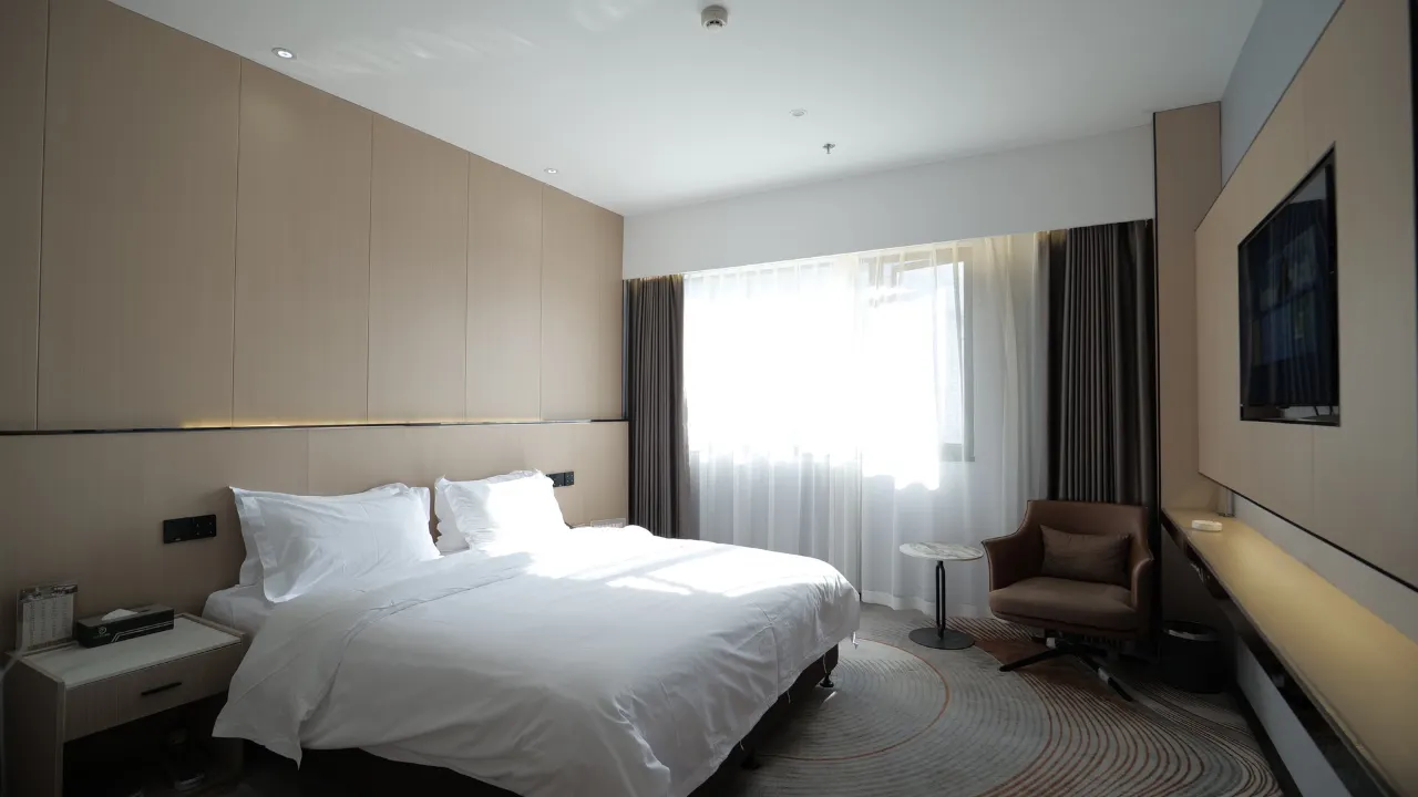 F02 Double Room, Queen Size Bed