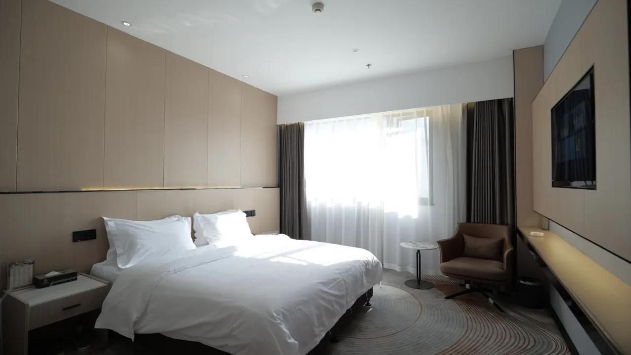 Deluxe Queen Room