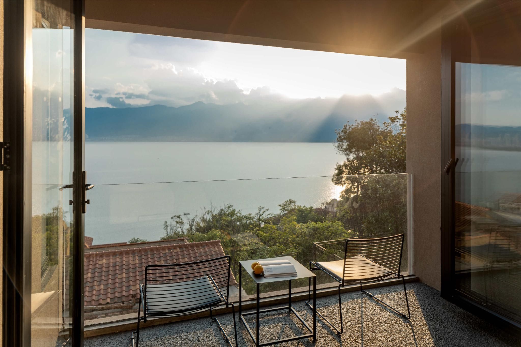 Sea View Queen