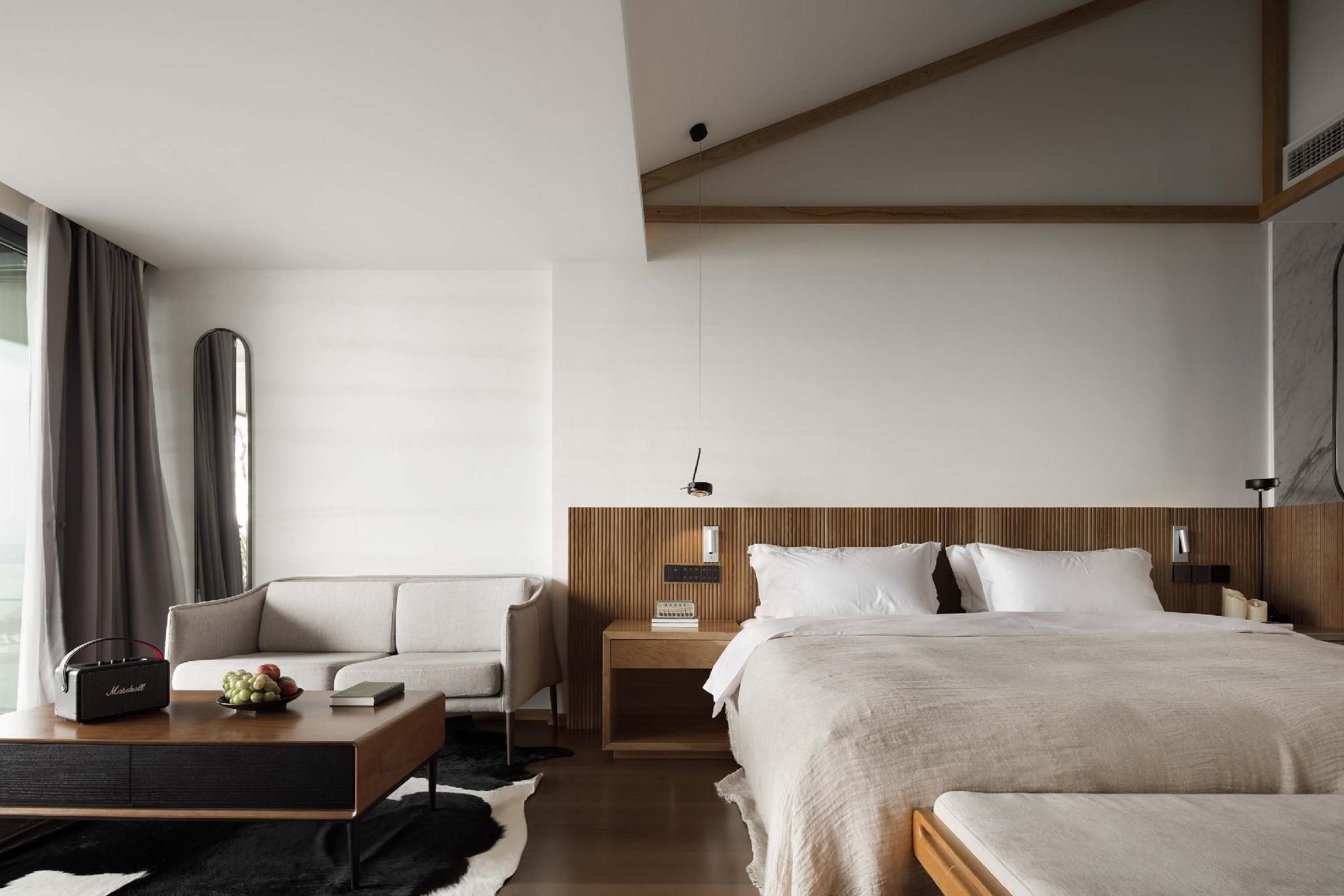 Queen Superior Room