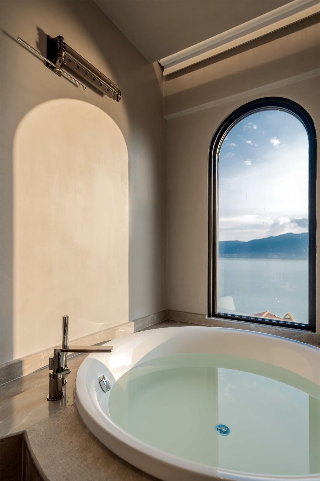 Sea View Queen