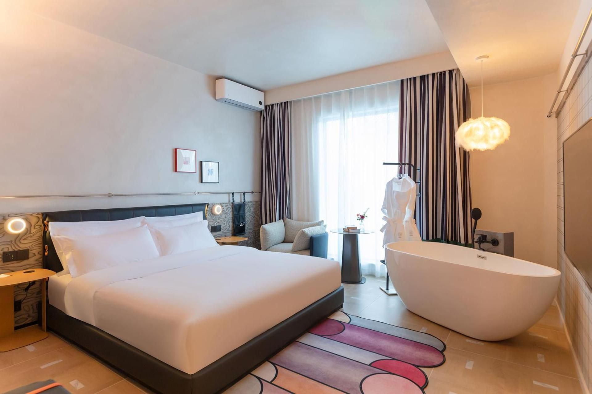 WH - Deluxe Bed Room
