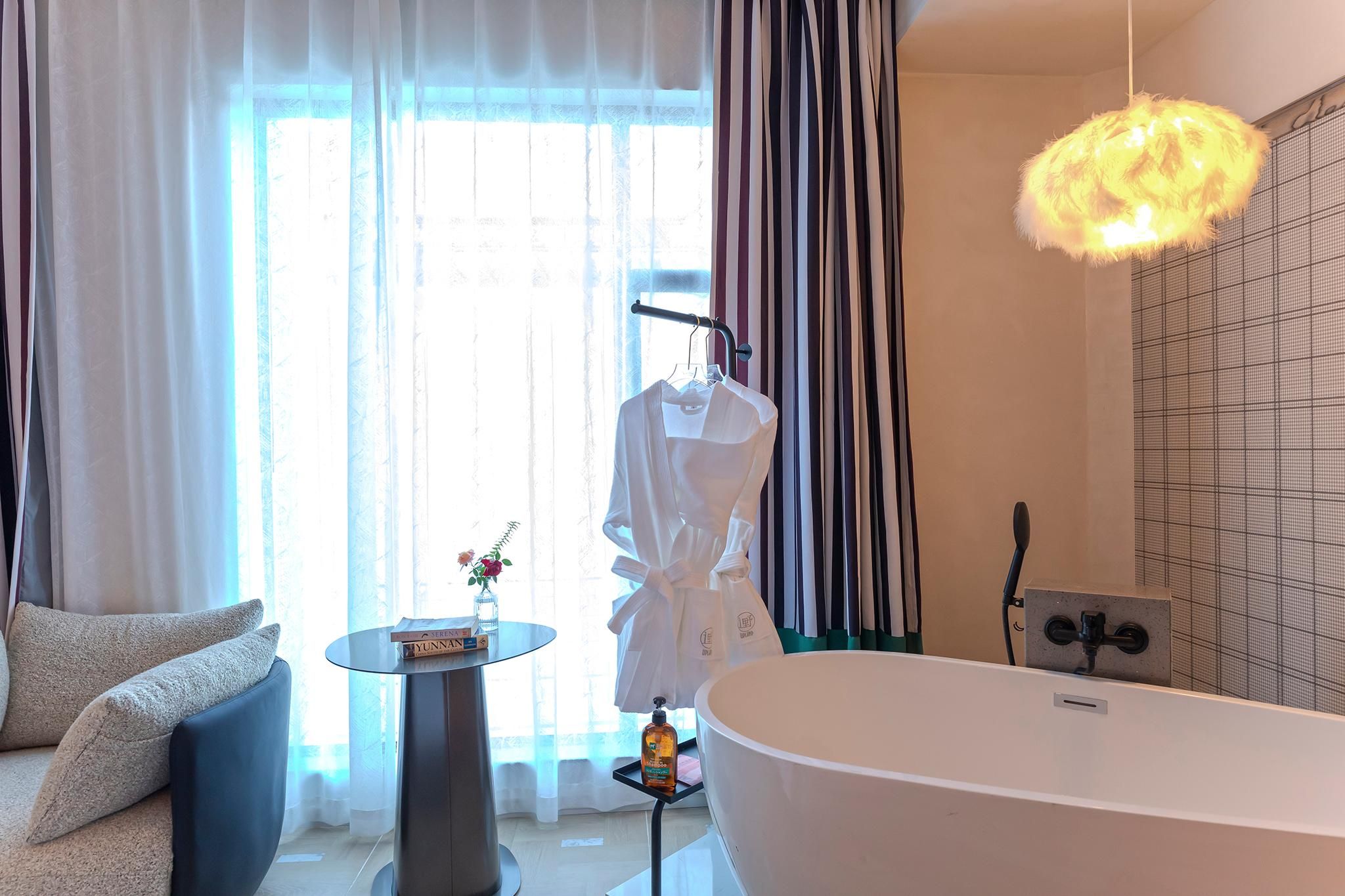 Bathtub Room