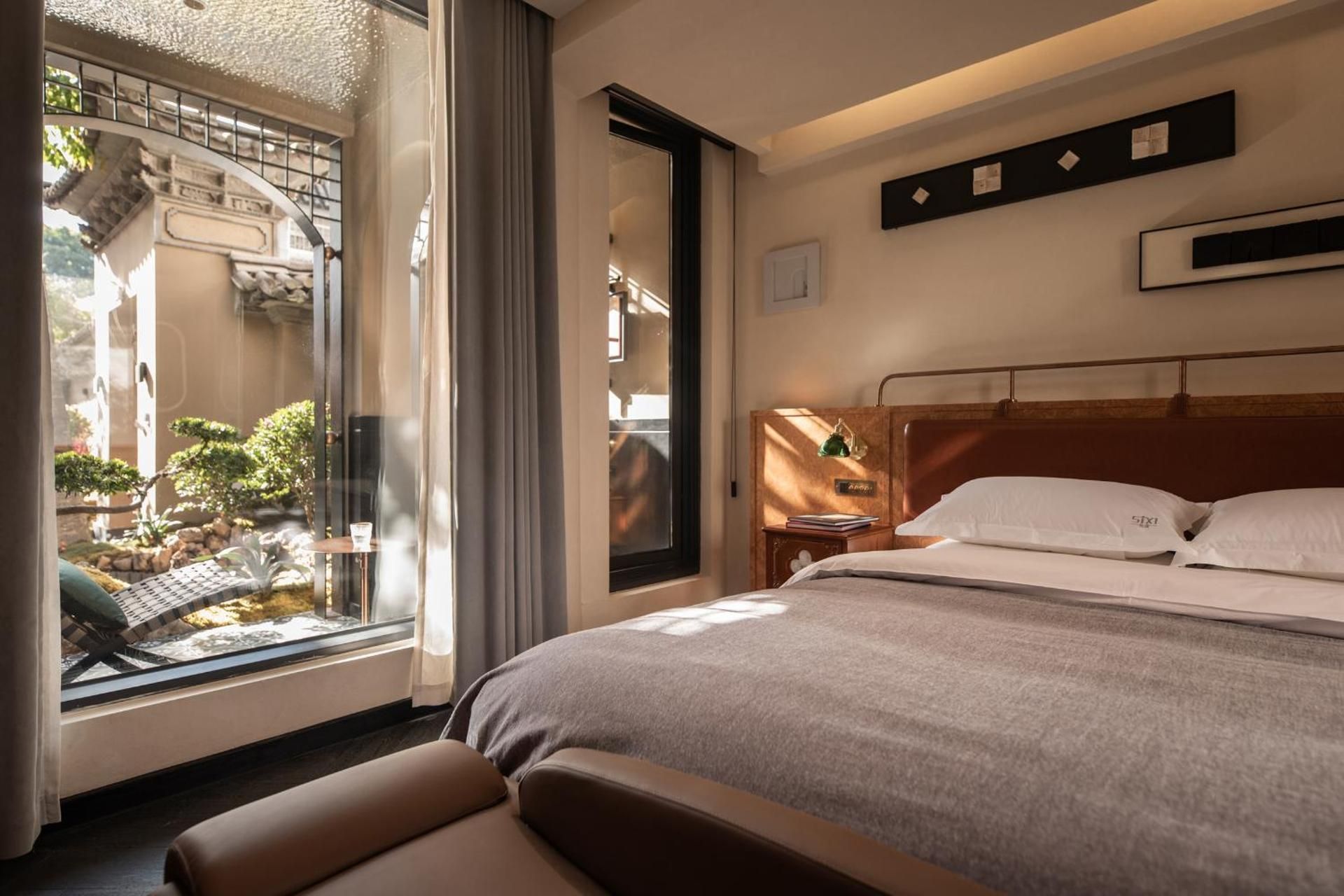 Queen Room with Garden View