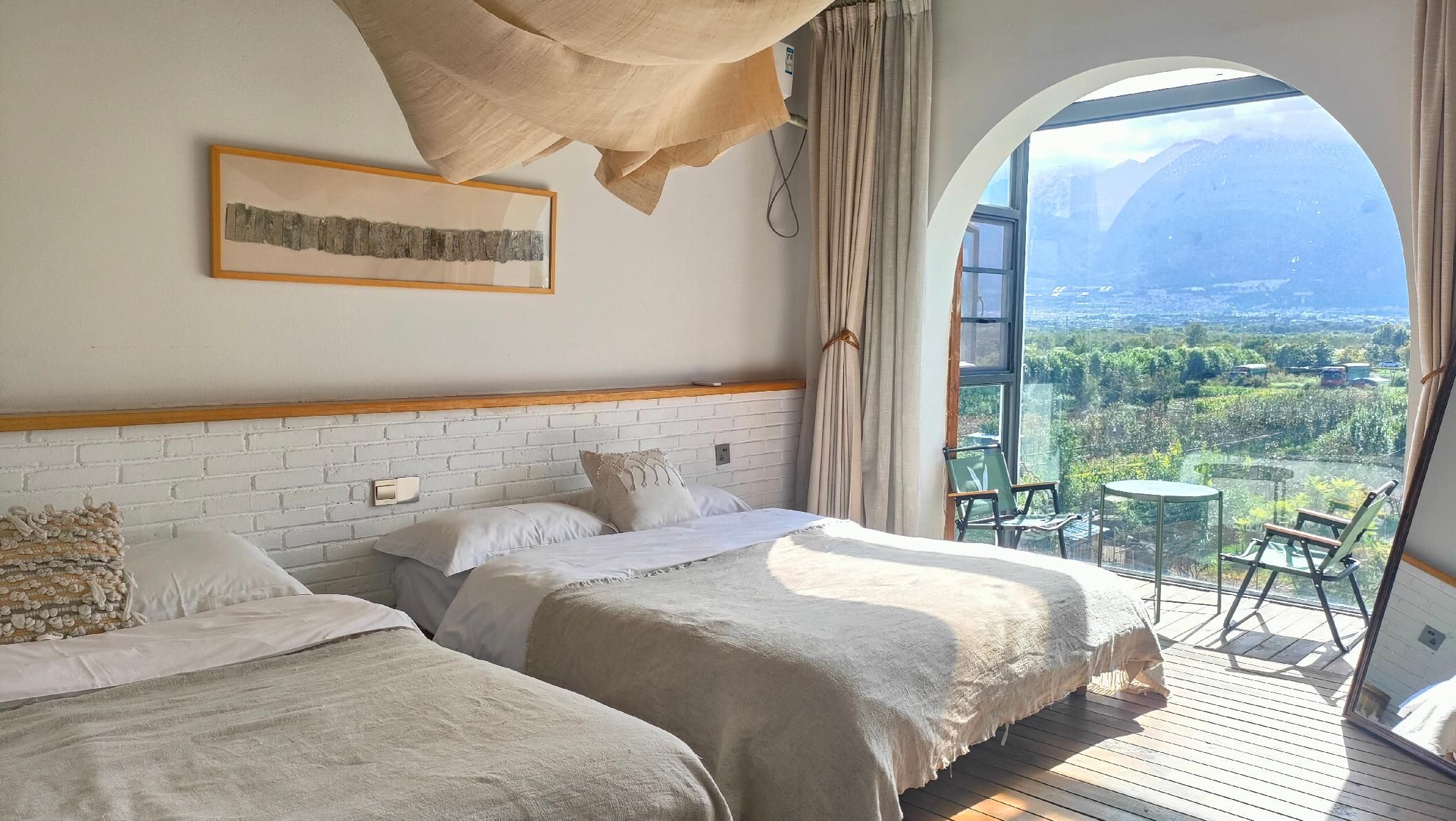 Twin Suite with Balcony - Non-Smoking