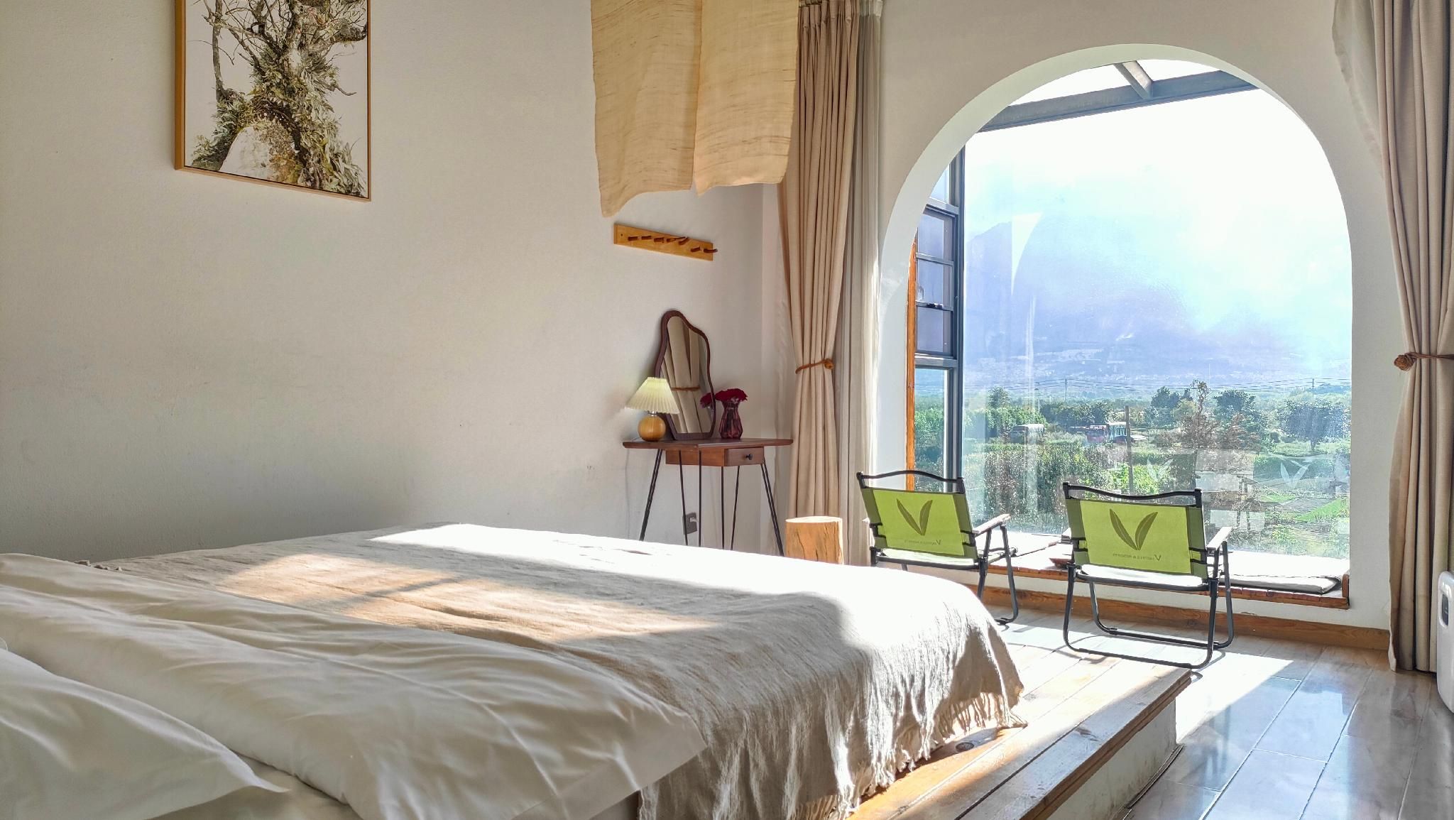 Mountain View Queen Room